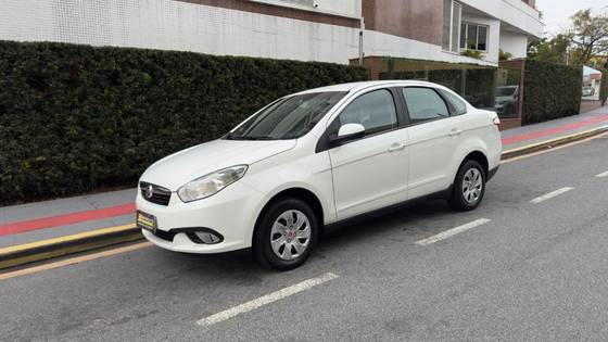 FIAT GRAND SIENA 1.4 MPI ATTRACTIVE 8V FLEX 4P MANUAL FIAT GRAND SIENA 1.4 MPI ATTRACTIVE 8V FLEX 4P MANUAL